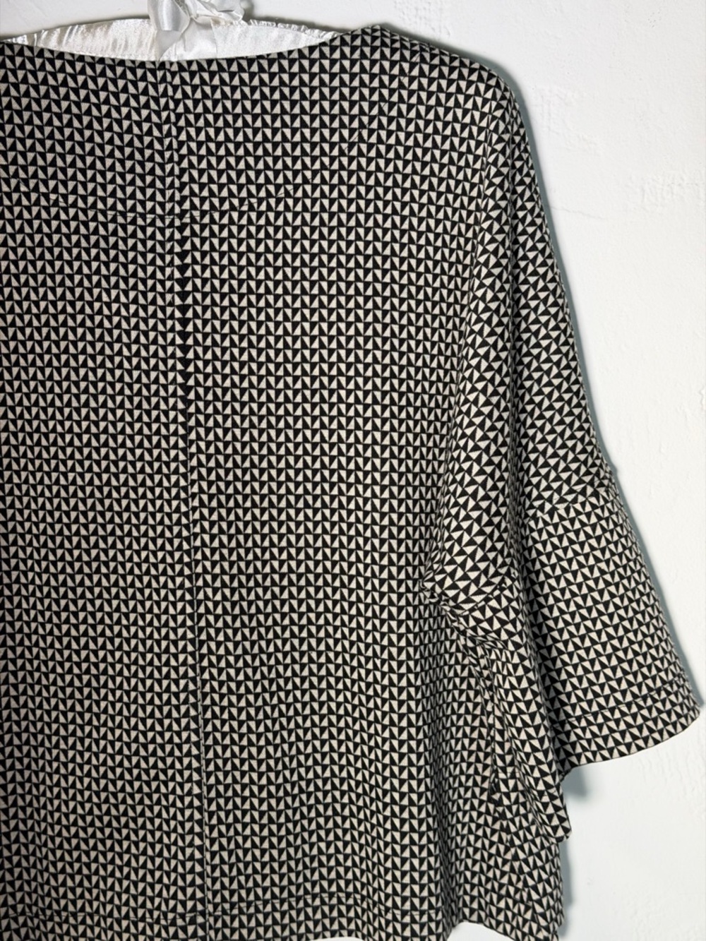 Max Studio Black and Cream Triangle-Print Top 3/4 sleeves box style - perfect - Picture 9 of 16